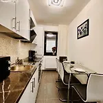 Апартаменти Rentforcomfort Sky Garden Studio *