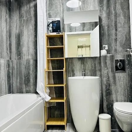 Rentforcomfort Sky Garden Studio Apartment *