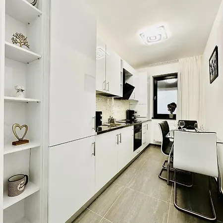 Rentforcomfort Sky Garden Studio Apartment